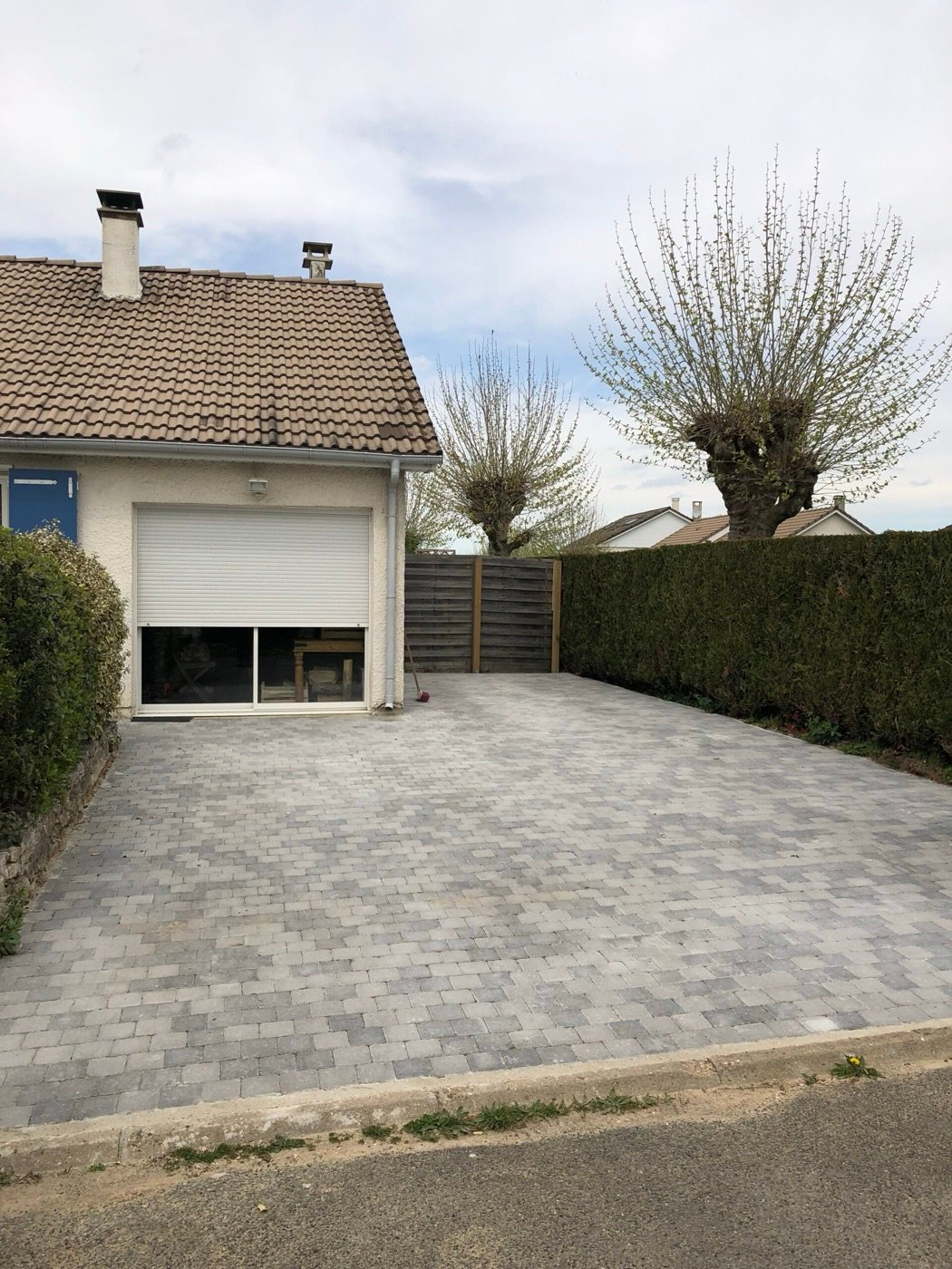 Allée pavée réalisée par Kock paysagiste